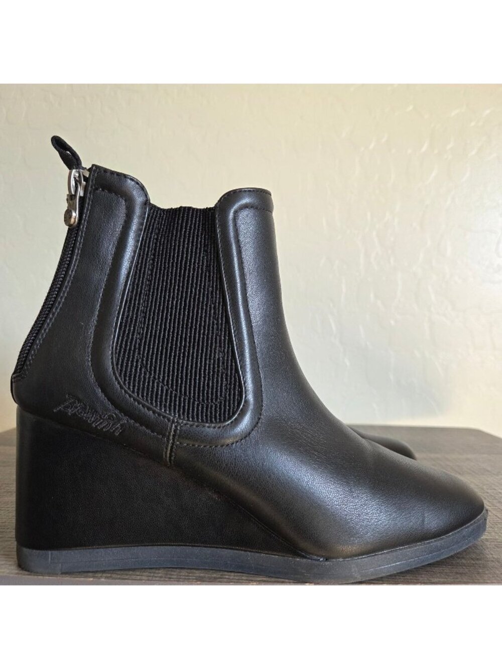 Blowfish Praline Wedge Chelsea Ankle Boots Vegan Leather Black Sz Women's 8 Moto